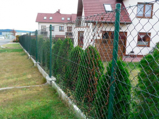 Забор из сетки рабицы зеленый